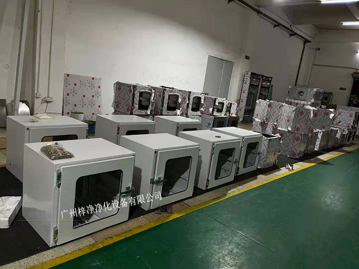 传递窗是洁净室设计中用于隔离不同洁净度级别区域的一种关键设备。 GMP车间传递窗使用规范和要求