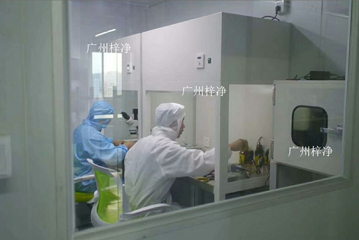 洁净工作台的尺寸越大,理论上适用的操作人数越多,但也要考虑工作内容的复杂程度。 洁净工作台适用人数进行探讨