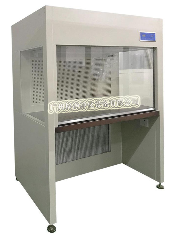 超净工作台通常配备高效的空气过滤系统,如HEPA(高效空气过滤器),可以滤除空气中的尘埃、细菌等污染物 超净工作台作为一种重要的实验室设备